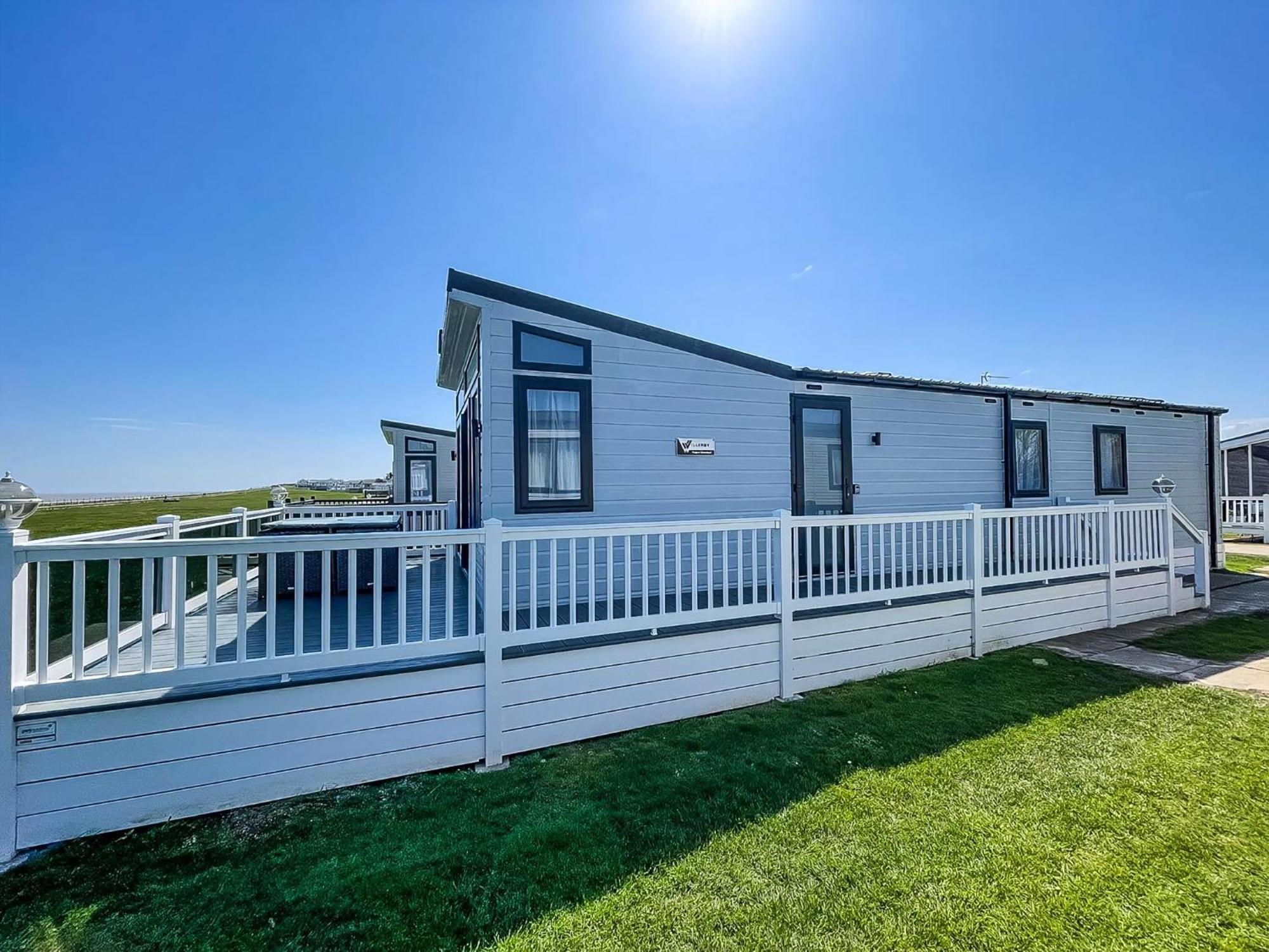 Beautiful Lodge With Full Sea Views At Broadland Sands In Suffolk Ref 20235Bs Hopton on Sea ภายนอก รูปภาพ