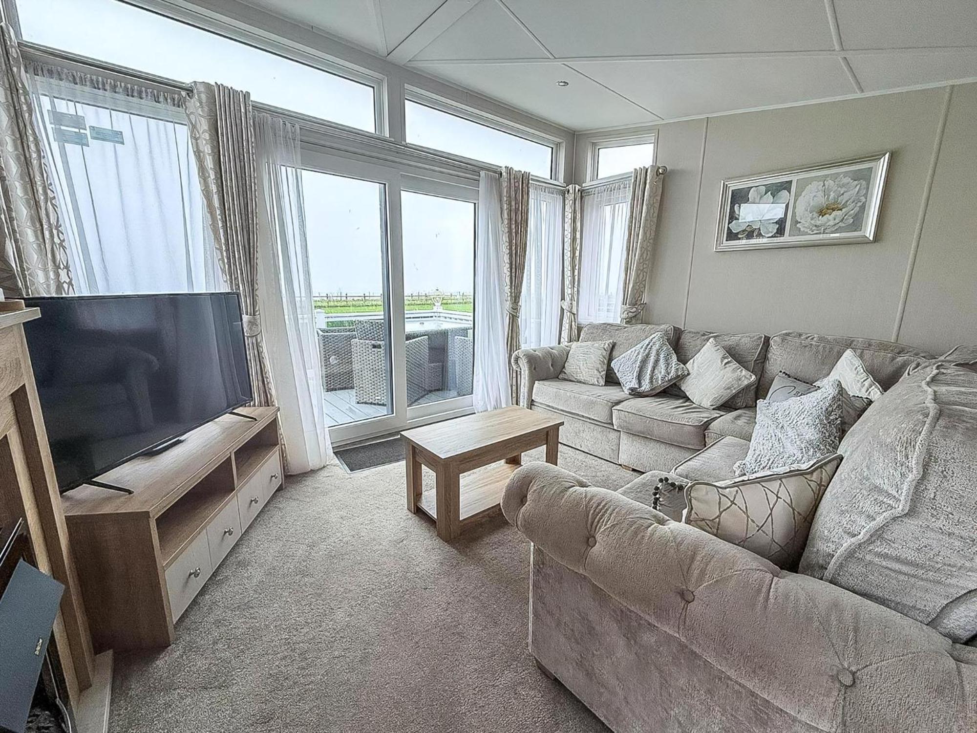 Beautiful Lodge With Full Sea Views At Broadland Sands In Suffolk Ref 20235Bs Hopton on Sea ภายนอก รูปภาพ
