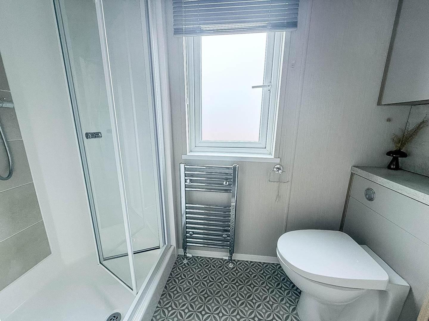 Beautiful Lodge With Full Sea Views At Broadland Sands In Suffolk Ref 20235Bs Hopton on Sea ภายนอก รูปภาพ