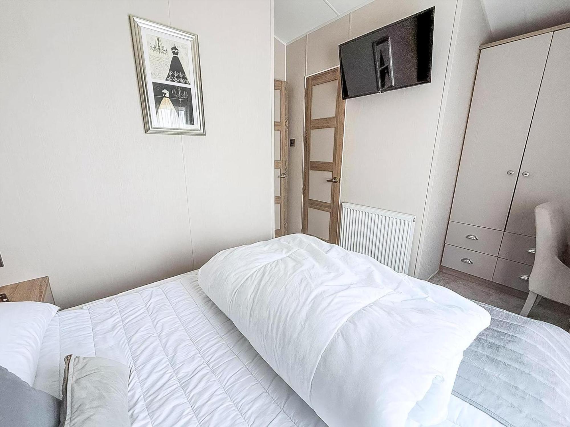 Beautiful Lodge With Full Sea Views At Broadland Sands In Suffolk Ref 20235Bs Hopton on Sea ภายนอก รูปภาพ