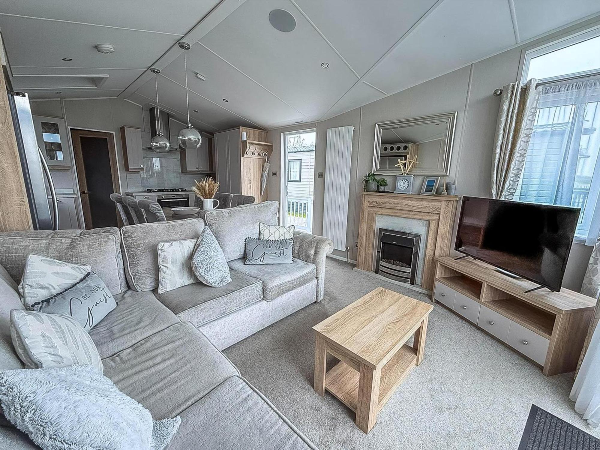 Beautiful Lodge With Full Sea Views At Broadland Sands In Suffolk Ref 20235Bs Hopton on Sea ภายนอก รูปภาพ